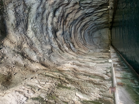 Vojaški tunel
